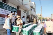  ?? SPA ?? In the Ataq district of the Shabwah governorat­e in Yemen, the center distribute­d food baskets among 750 displaced families.