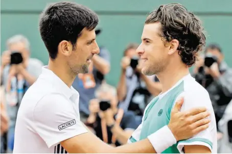  ?? BILD: SN/GEPA ?? Paris 2017: Dominic Thiem konnte Novak Djokovic erstmals besiegen. Der Serbe plant jetzt ein Comeback.