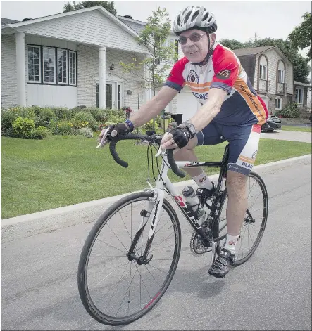  ?? PETER MCCABE/MONTREAL GAZETTE ?? Arthur Grynspan takes a bicycle ride around his neighbourh­ood.