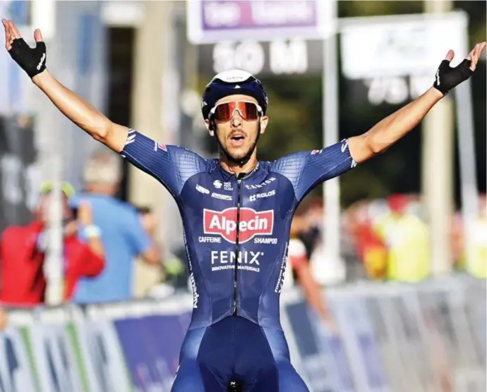  ?? Photo news ?? Dries De Bondt reed de laatste tien kilometer solo weg uit een vroege vlucht van twintig renners.