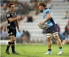  ?? GETTY IMAGES ?? Wallabies captain Michael Hooper, right, with Chiefs halfback Brad Weber, will lead talks with Kiwi players next week.