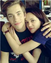  ??  ?? Abbraccio Asia Argento, 42 anni, e Jimmy Bennett, 22, in una foto del 2013. Sopra, lei al Festival di Cannes 2018