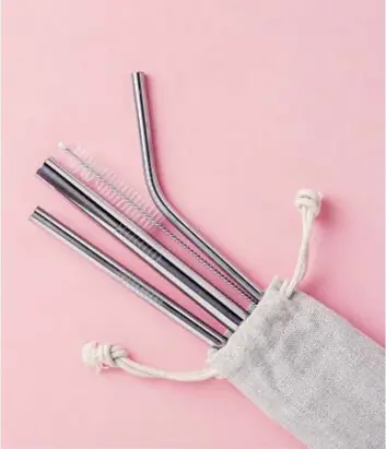  ??  ?? Stainless straws come in a variety of sizes and lengths.