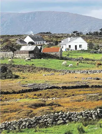  ?? Irština se dosud používá především v oblasti Conamara, západně od města Galway. FOTO PROFIMEDIA ?? Západní pobřeží.