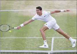  ?? AP PHOTO ?? Milos Raonic of Thornhill, Ont., plays a return to Britain’s Andy Murray during the final of the Queen’s Tennis Championsh­ips in London yesterday.