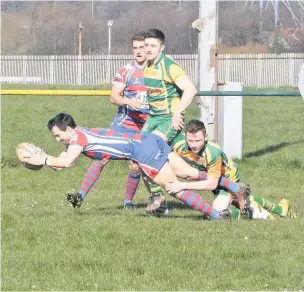  ?? GARETH ANTHONY ?? Matthew Murphy scores for Tondu