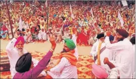  ?? HT PHOTO ?? ■ Farmers during a statelevel debt waiver rally in Tarn Taran on Thursday.