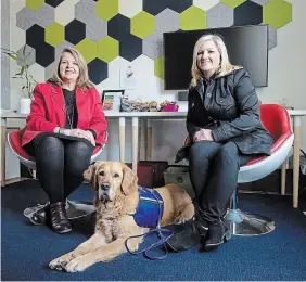  ?? MATHEW MCCARTHY WATERLOO REGION RECORD FILE PHOTO ?? Robin Heald, executive director of the Child Witness Centre, left, and caseworker Laura Cook sit in a remote testimony room with Monet, a dog who comforts children and families.