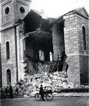  ??  ?? RUBBLE: Causewayen­d Church in Aberdeen was bombed in 1943