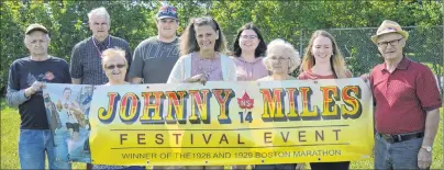  ?? JEREMY FRASER/CAPE BRETON POST ?? Organizers of the annual Johnny Miles Festival hold the festival banner while making final preparatio­ns on Tuesday. The festival, in memory of hometown hero Johnny Miles, will begin on Thursday. From left, front, Melvin Bond, Merdina Bond, Kim Rideout,...