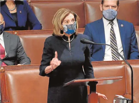  ?? EFE ?? La presidenta de la Cámara, Nancy Pelosi, interviene ayer en el debate del «impeachmen­t» a Donald Trump