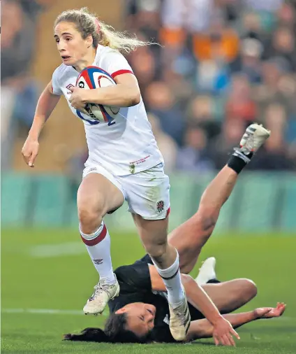  ?? ?? Not for stopping: Abby Dow, scorer of the final England try in her side’s record victory over New Zealand, in full flight down the wing