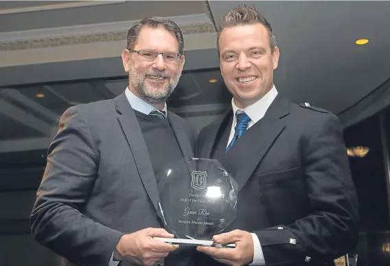  ??  ?? Gavin Rae was inducted into the Dundee FC Hall of Fame at a dinner at the Invercarse Hotel, Dundee. He’s pictured with John Nelms.