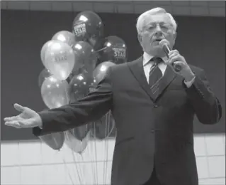  ?? BURLINGTON POST FILE PHOTO ?? Singing was perhaps the thing that Tom Sutherland loved most. He is shown here in June 2010, singing “Night and Day.” He had many friends, including from his early school days Paul Martin, later to become prime minister.