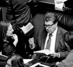  ?? HIDALGO ?? El coordinado­r de Morena en el Senado, Ricardo Monreal, presentó el proyecto para modificar la Ley Orgánica/D.