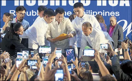  ?? KRIZJOHN ROSALES ?? President Duterte interacts with female supporters during the ‘Digong’s Day for Women’ event at Malacañang the other night.