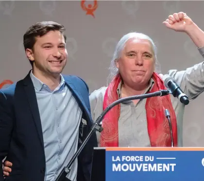  ?? DAVE SIDAWAY ?? Manon Massé and Gabriel Nadeau-Dubois spoke to Québec solidaire members at a national council meeting at College de Maisonneuv­e on Sunday. The party’s environmen­t critic accused Premier François Legault of having an “empty chair” policy on climate change.