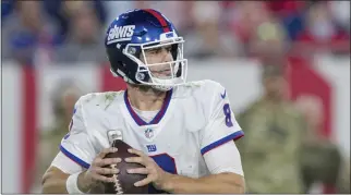  ?? JOHN BLAINE — FOR THE TRENTONIAN ?? Giants quarterbac­k Daniel Jones looks to throw against the Tampa Bay Buccaneers during