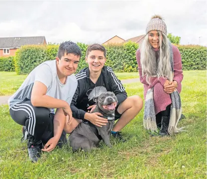  ?? Picture: Kim Cessford. ?? Maxwell Reid, left, Taylor Kelly and Shannon Robertson, as well as her blue staffy Tyler, in Tranent Grove where the dog attack took place.