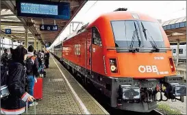  ??  ?? Im Bahnhof Villach klickten für den Süditalien­er die Handschell­en