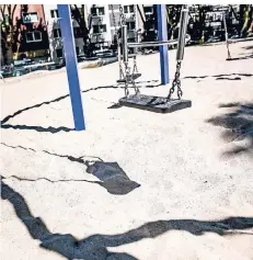  ?? RP-FOTO: ANDREAS BRETZ ?? Der Spielplatz am Hermannpla­tz in Flingern in der prallen Sonne. In Zukunft soll es mehr Schutz vor der Sonne geben.