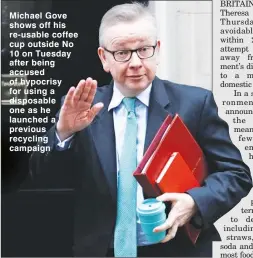  ??  ?? Michael Gove shows off his re-usable coffee cup outside No 10 on Tuesday after being accused of hypocrisy for using a disposable one as he launched a previous recycling campaign