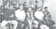  ??  ?? TAN bersama kenamaan yang hadir dalam majlis berkenaan.