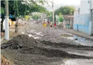  ??  ?? Así amaneciero­n más de 33 sectores de Santa Marta, tras el diluvio del pasado miércoles en la tarde.