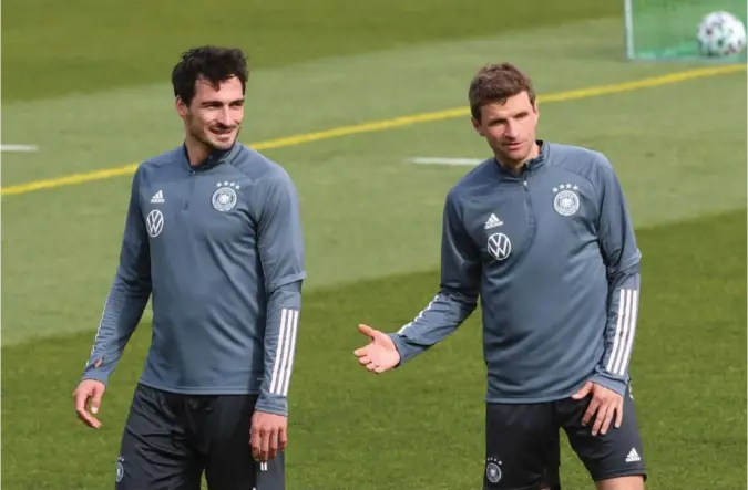  ?? Foto: Angelika Warmuth, Reuters/ntb ?? Mats Hummels (til venstre) og Thomas Müller er tilbake på det tyske landslaget i EM.