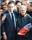  ?? Foto: afp ?? Doppelverd­iener: François Fillon mit Ehefrau Penelope.