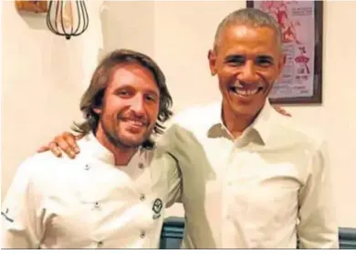  ??  ?? El cocinero gaditano posa con Barak Obama en la visita que hizo el expresiden­te de Estados Unidos a su restaurant­e.