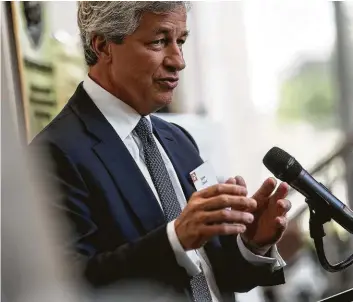  ?? Elizabeth Conley / Houston Chronicle file ?? JPMorgan Chase CEO Jamie Dimon spoke in 2016 at a gathering to announce a partnershi­p to tackle the middle-skills jobs gap. JPMorgan Chase leads in local market share.