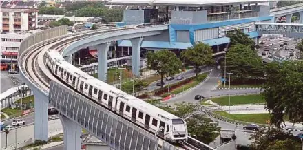  ?? [FOTO HIASAN] ?? Projek pengangkut­an awam MRT bukti Malaysia mempunyai keupayaan mengendali­kan projek berskala besar.