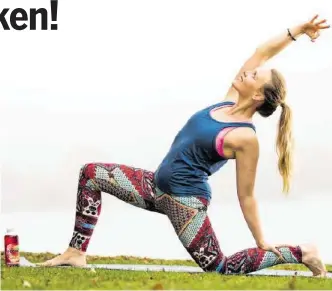  ??  ?? Akrobatisc­he Übungen sind nur ein kleiner Teil des Lifestyle-trends Yoga.