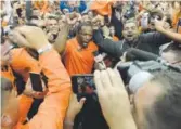  ?? Adrian Kraus, AP ?? Syracuse head coach Dino Babers, center, celebrates his team’s win.