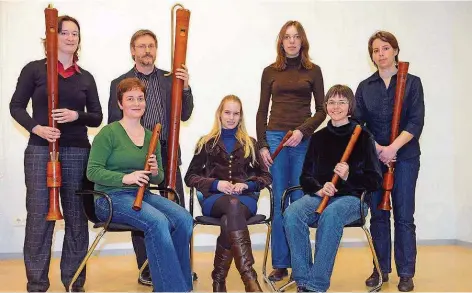  ?? ARCHIVFOTO: IRIS MAURER ?? Barocke Musik erklingt im Garten und auf der Freitreppe des Karlsbrunn­er Jagdschlos­ses: Es spielt das Ensemble Haevenly Wood’s alta capella auf selten gehörten alten Blasinstru­menten.