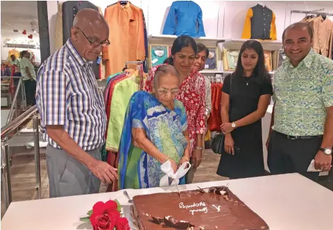  ?? Charles Chambers ?? Jacks Managing Director Dillip Khatri watches his mother Pranguri cut the cake during the opening of Jack’s of Fiji Lautoka on February 12, 2019. Back from left: Bharti Khatri, Manola Khatri, Rupali Khatri and chief executive officer Bhavin Khatri. Photo: