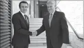  ??  ?? Albin Kurti dhe ambasadori i SHBA në Kosovë, Philip Kosnett