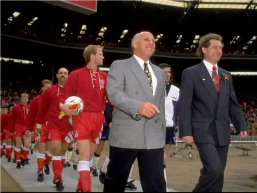  ?? (Getty) ?? Moran lead Liverpool out for the 92 FA Cup final