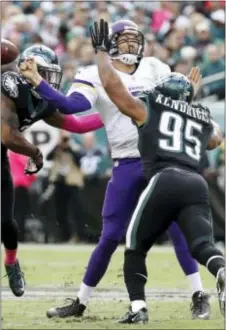  ?? CHRIS SZAGOLA — THE ASSOCIATED PRESS FILE ?? Eagles linebacker Mychal Kendricks (95) believes he was underutili­zed last season, despite plays like this last October when his pass rush contribute­d to Vikings quarterbac­k Sam Bradford fumbling the ball.