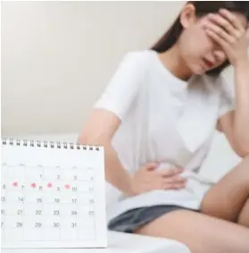  ?? ARCHIVO ?? Menstruaci­ón suele causar dolor de cabeza para la mujer.