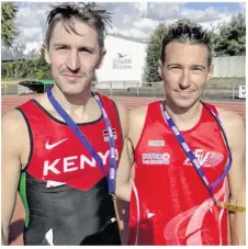  ??  ?? Le premier et le deuxième arrivants sur les 10 km : Alexandre Gaugain et Richard Brageon (Chantonnay)