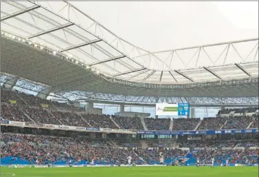  ??  ?? GRAN ENTRADA. Un total de 21.234 personas poblaron Anoeta hace una semana en el derbi vasco.