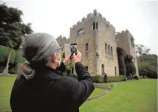  ?? EFE ?? Un turista fotografía el Pazo de Meirás