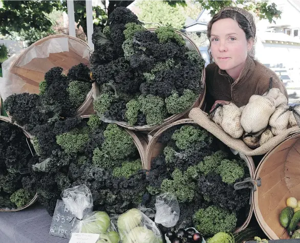  ?? PHOTOS BY NICK PROCAYLO/PNG ?? Shirlene Coté grows more than 40 varieties of organic vegetables and sells at local farmers’ markets.