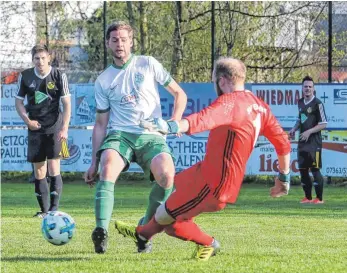  ?? FOTO: THOMAS SIEDLER ?? Lauchheim (weiß) und Ebnat zeigen wieder Einsatz.