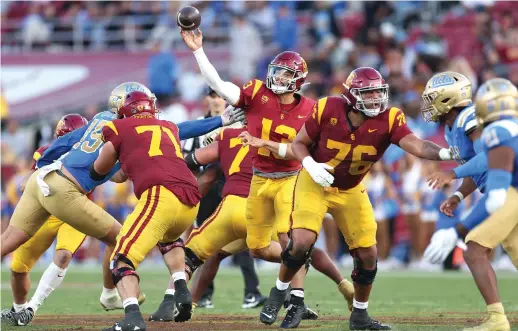  ?? SEAN M. HAFFEY/GETTY IMAGES (TOP), KATELYN MULCAHY/GETTY IMAGES ?? Williams holds the USC single-season record for total offense with 4,919 yards. BELOW: Williams’ dad, Carl, pictured after USC’s victory against Arizona in October, was instrument­al in developing a plan to help his son fulfill his goal to be a game-changing quarterbac­k.