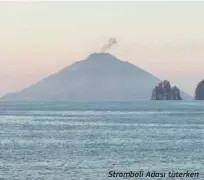  ??  ?? Stromboli Adası tüterken