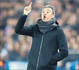  ?? FRANÇOIS MORI / AP ?? Luis Enrique dando instruccio­nes