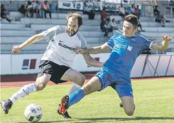  ?? FOTO: CHRISTIAN FLEMMING ?? Im letzten Spiel des Saison 2017/18 trennen sich der VfB Friedrichs­hafen und die Gegner aus Ochsenhaus­en mit 2:2 unentschie­den.